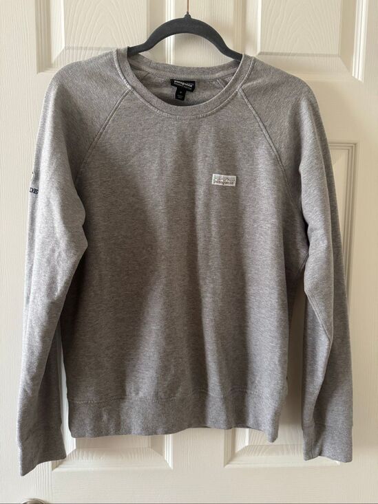 Patagonia Sweaters - Patagonia gray crewneck sweatshirt, size Medium